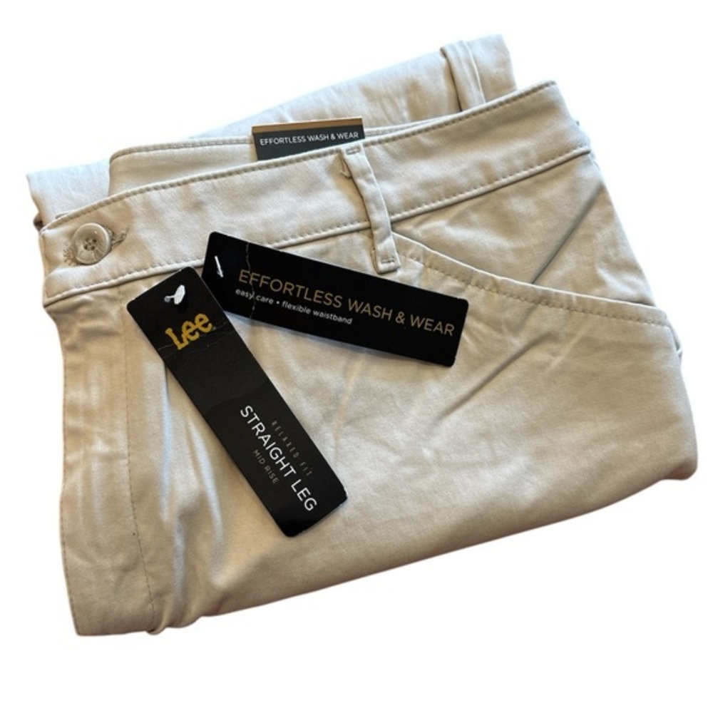 Lee Women’s Relaxed Fit Straight Leg, Mid Rise - Size 16 Short